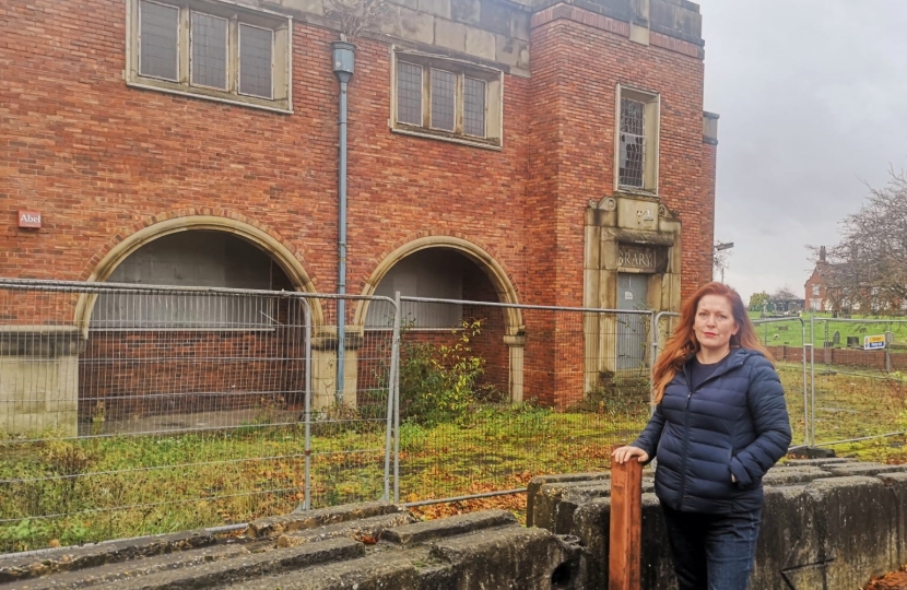 Jane outside the Heath Town Baths