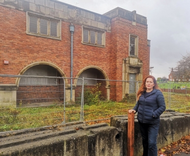 Jane outside the Heath Town Baths